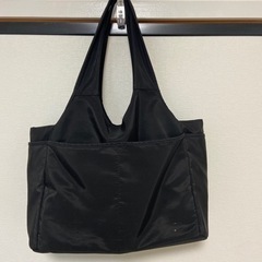 喪服やスーツ時に合わせやすい　黒バック2個