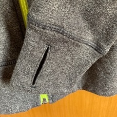 adidasパーカーの画像