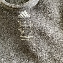adidasパーカーの画像