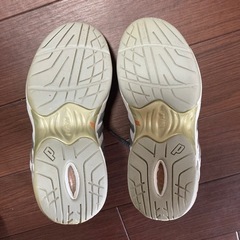 テニスシューズ　24センチの画像