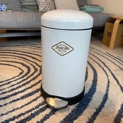値下げ！藤栄 ペダル式ゴミ箱 ホワイト 12L サイレントクロー...
