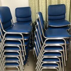 無料　積み上げ可能なパイプ椅子