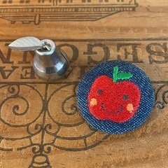 りんごちゃん バッジ リンゴ 刺繍