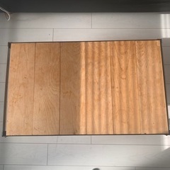 木製(枠は鉄)テーブルの画像