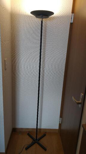 フロアスタンドライト　間接照明