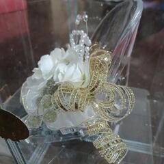 インテリアにどうぞ！ガラスの靴の造花　usedの画像