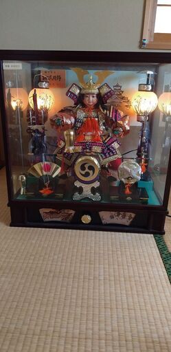之光 作  五月人形「8号大将」（ガラスケース入＋オルゴール、提灯ライト付）