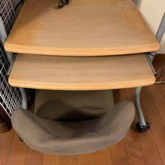 棚と座椅子です。の画像