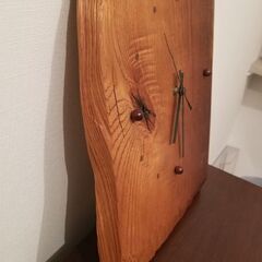 木製掛け時計の画像
