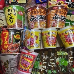 お菓子　詰め合わせ　大量　カップ麺　カレー　おかし　食品の画像