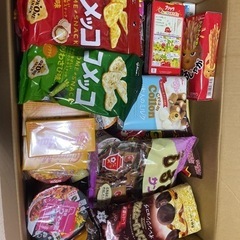 お菓子　詰め合わせ　大量　カップ麺　カレー　おかし　食品の画像