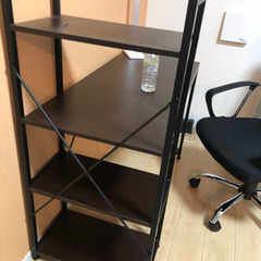 デスクとチェアの画像