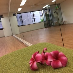 ハワイの本格的なフラが習えるフラスタジオです！