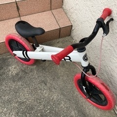 西松屋　キックバイク　ヘルメット付の画像