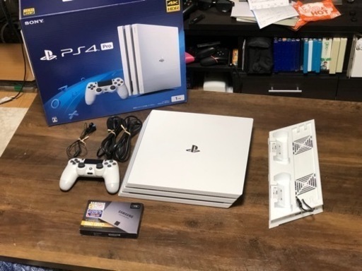 只今交渉中　ps4pro ホワイトSSD1T換装済CUH-7200B