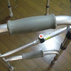 リハビリ用歩行器の画像