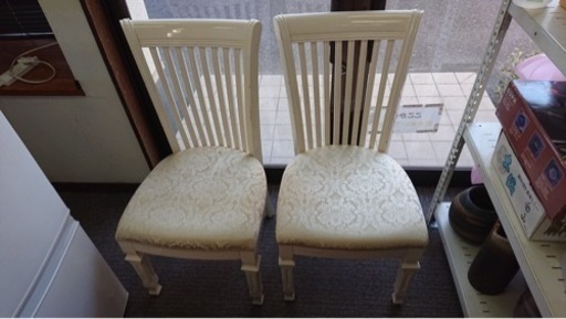 お取引き中です！椅子　2個セット　白　シミあり　中古