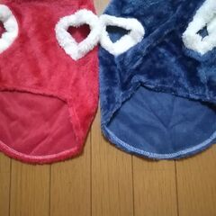 ペット🐶のお洋服　2点セット　ベルベット地　未使用　小型犬用　着丈約34Ｘ幅25cm　の画像