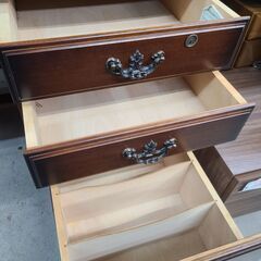 【リサイクルショップどりーむ天保山店】●559●　カリモク家具　机　デスク　木目調　※鍵無しの画像