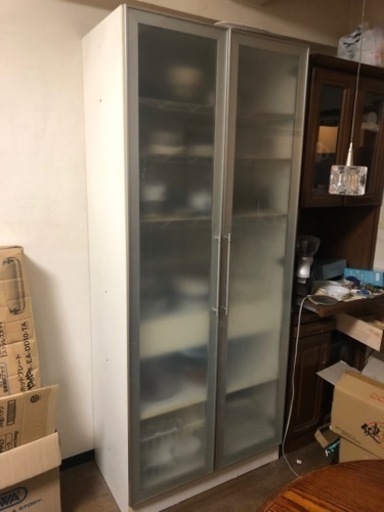 食器棚　沢山入ります