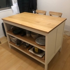 イケア IKEA　ステンストルプ STENSTORP アイランドキッチンテーブル&ハイチェアx2脚の画像