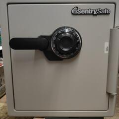 ■値下げ！中古品 SentrySafe セントリー 耐火金庫 ダ...