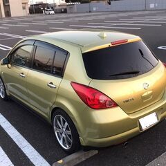 日産ティーダ１５M　ハーベストイエロー　最終値下げ。車検２年付　車検無でよろしければ価格別途お出しいたします。禁煙車  初期型しか設定が無い発売時のイメージカラー（CM使用色）です。２月１８日迄の掲載といたします。の画像