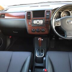 日産ティーダ１５M　ハーベストイエロー　最終値下げ。車検２年付　車検無でよろしければ価格別途お出しいたします。禁煙車  初期型しか設定が無い発売時のイメージカラー（CM使用色）です。２月１８日迄の掲載といたします。の画像