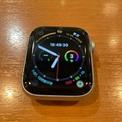 Apple Watch Nike Series 5（GPSモデル）- 44mm シルバーアルミニウムケースとNikeスポーツバンド ピュアプラチナム/ブラック - S/M & M/L MX3V2J/A 箱、充電器、替えバンド、取扱説明書付き