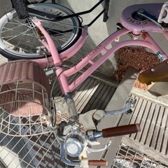見た目もかわいいピンクの子ども用自転車の画像