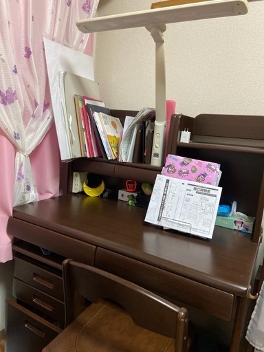 お取引中　勉強机　ニトリで54800円で購入　前板交換済み　ワゴン椅子付き