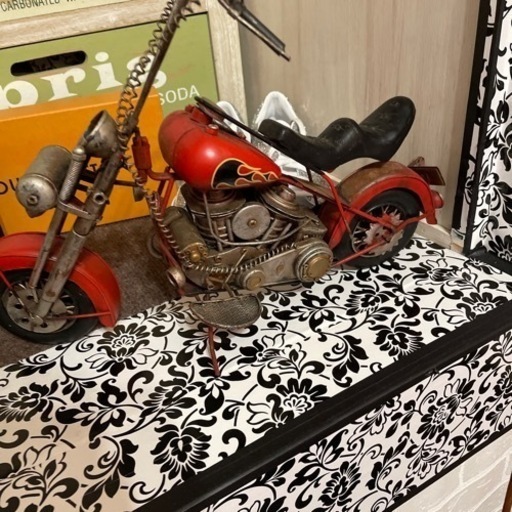 アンティークのバイク赤
