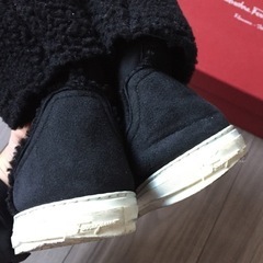 モコモコあったか フェラガモ ムートンブーツ 19センチ UGG EMUの画像