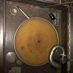 アンティーク蓄音器⁇の画像