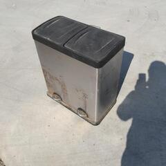 ペダルペール　ゴミ箱　ダストボックス　ごみ箱　愛西市より