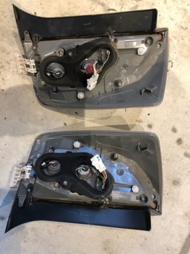 プリウス 30後期純正テール ZVW30