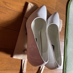 白 エナメルパンプス　24cm