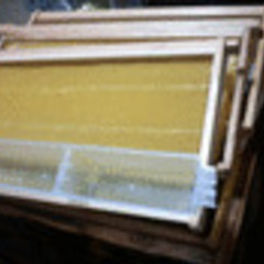(no2）　送料無料・業務用西洋蜜蜂巣箱（巣枠4・巣楚4.）が付いていますの画像
