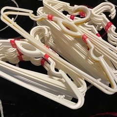 決まりました。ハンガー70本ぐらい