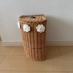 カゴのゴミ箱を無料で譲りますの画像