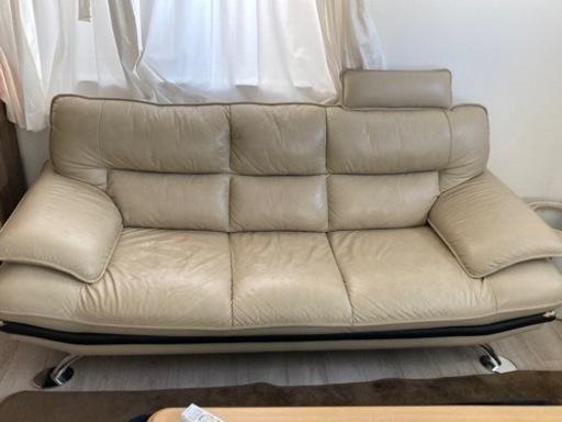 値下げしました！『中古』ニトリ3人用本革ソファ