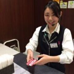 【高収入×高待遇◎第一プラザ西浦和店】でのホール・カウンターSTAFF募集！短期・週2日～OK★西浦和駅（車・バイク通勤OK） 玉運びはないので力仕事ゼロ！タバコ臭さや換気の悪さがほとんど無いキレイな店内で働きやす環境です！未経験の方、パチンコ店に入ったことがない方もOK♪先輩スタッフがフォローするので、安心して働けます！の画像