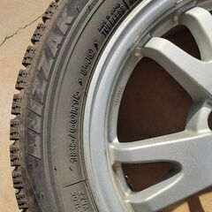 185/60R15スタッドレスタイヤの画像