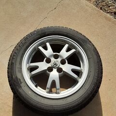 185/60R15スタッドレスタイヤの画像