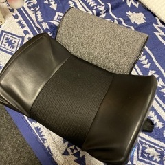 車　ヘッドレスト　腰のサポート