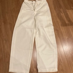 新品　ユニクロ　ワイドパンツ
