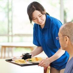 【来社不要】週払いOK★未経験スタッフが活躍！老人ホームのケアス...