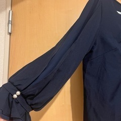 ネイビーブラウスの画像