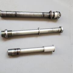 GSX-R 600/750 K4K5 アクセルシャフト前後　ピボ...