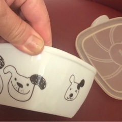 ワンちゃんの入れ物　蓋付き　陶器製　耐熱の画像